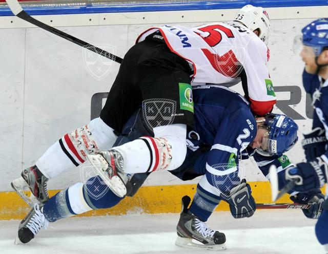 Photo hockey KHL - Kontinental Hockey League - KHL - Kontinental Hockey League - Les policiers ouvrent le bal