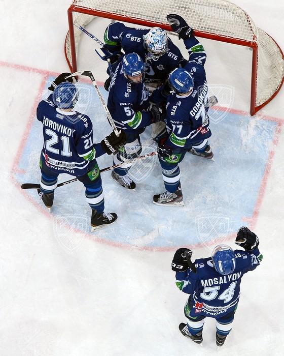 Photo hockey KHL - Kontinental Hockey League - KHL - Kontinental Hockey League - Les policiers ouvrent le bal