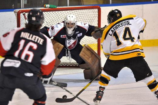 Photo hockey LHJMQ - Ligue de Hockey Junior Majeur du Qubec - LHJMQ - Ligue de Hockey Junior Majeur du Qubec - Kahnawake : dur dur !