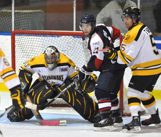 Photo hockey LHJMQ - Ligue de Hockey Junior Majeur du Qubec - LHJMQ - Ligue de Hockey Junior Majeur du Qubec - Kahnawake : dur dur !