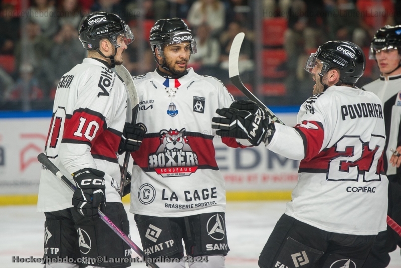 Photo hockey Ligue Magnus - Ligue Magnus : 11me journe : Grenoble  vs Bordeaux - Grenoble, port par sa premire ligne canadienne !