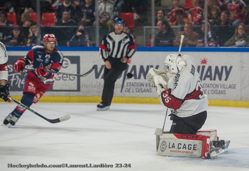 Photo hockey Ligue Magnus - Ligue Magnus : 11me journe : Grenoble  vs Bordeaux - Grenoble, port par sa premire ligne canadienne !