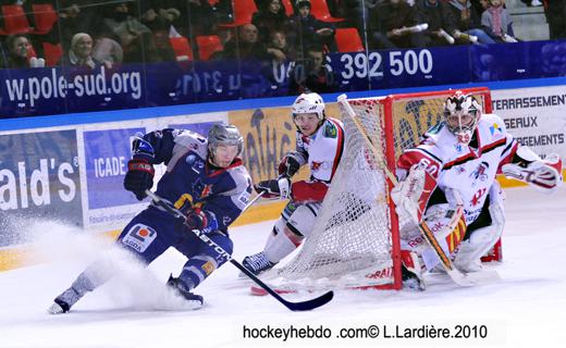 Photo hockey Ligue Magnus - Ligue Magnus : 14me journe : Grenoble  vs Brianon  - 2 tours de cage et voila!