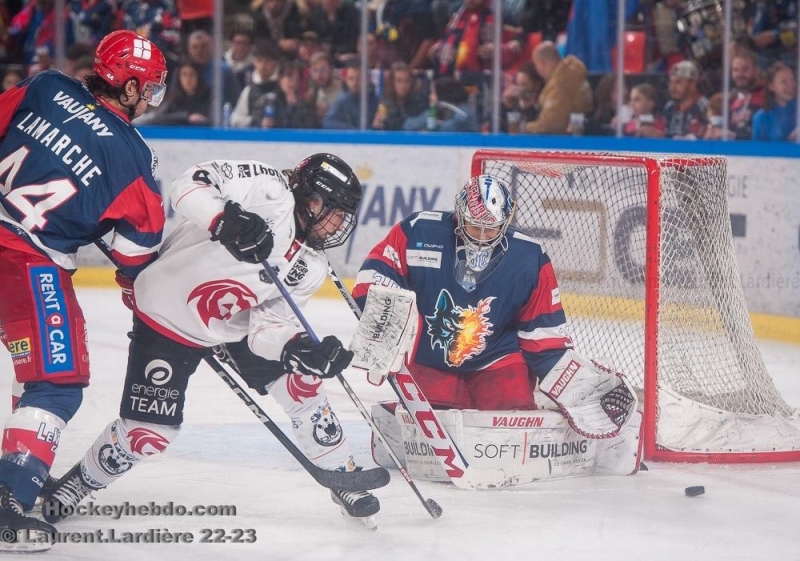 Photo hockey Ligue Magnus - Ligue Magnus : 16me journe : Grenoble  vs Amiens  - Grenoble domine des Aminois peu motivs.