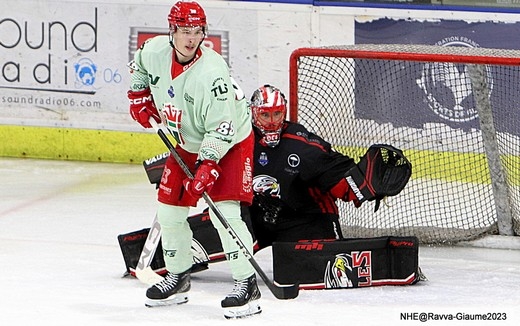 Photo hockey Ligue Magnus - Ligue Magnus : 17me journe : Nice vs Cergy-Pontoise - Les Aigles sortent de la zone rouge