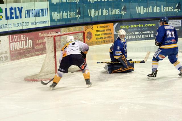 Photo hockey Ligue Magnus - Ligue Magnus : 19me journe : Villard-de-Lans vs Chamonix  - Villard senfonce dans la crise