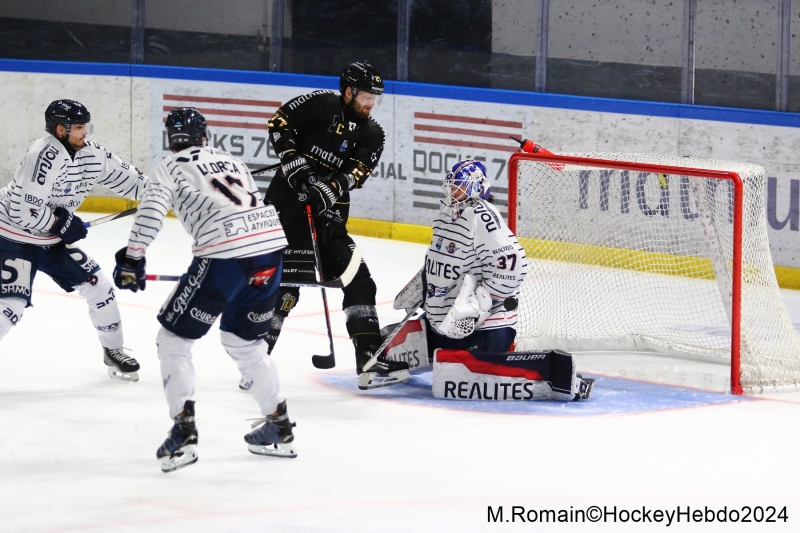 Photo hockey Ligue Magnus - Ligue Magnus : 1re journe : Rouen vs Angers  - Rouen simpose en patron face  Angers.