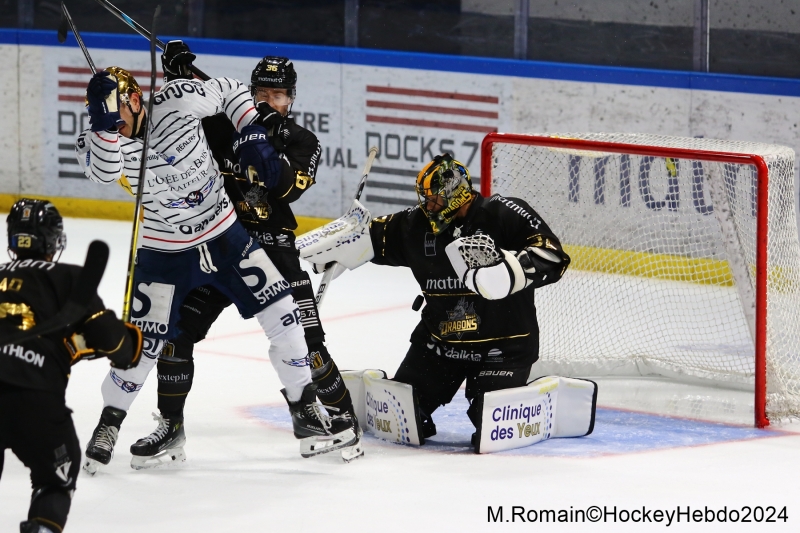 Photo hockey Ligue Magnus - Ligue Magnus : 1re journe : Rouen vs Angers  - Rouen simpose en patron face  Angers.