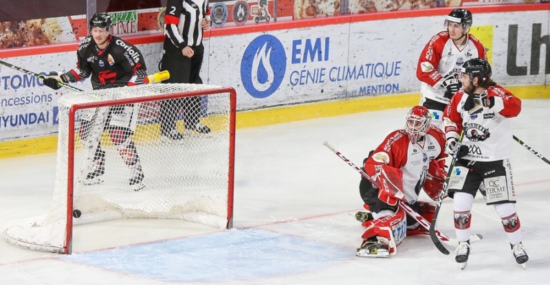 Photo hockey Ligue Magnus - Ligue Magnus : 24me journe : Amiens  vs Chamonix  - Amiens sen sort bien