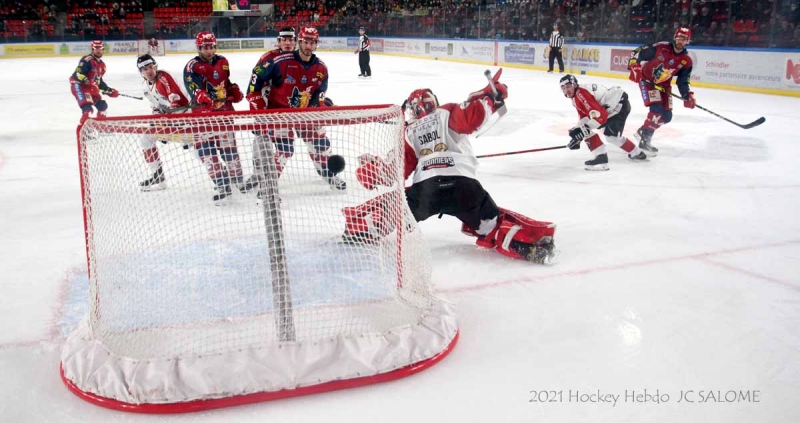 Photo hockey Ligue Magnus - Ligue Magnus : 25me journe : Grenoble  vs Chamonix  - Grenoble, amoindri, fait le job face  Chamonix