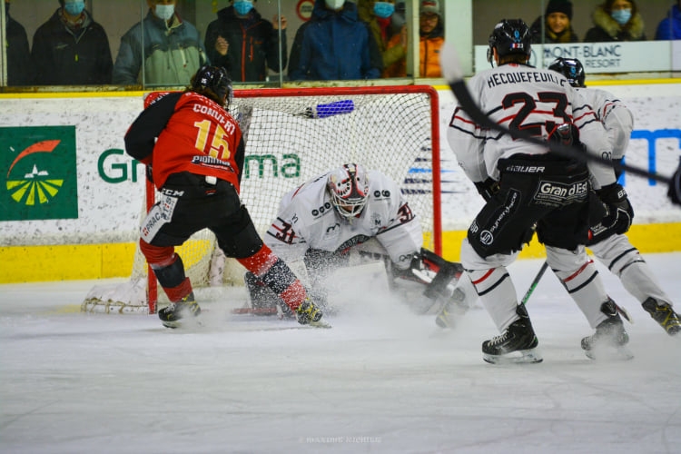 Photo hockey Ligue Magnus - Ligue Magnus : 28me journe : Chamonix  vs Mulhouse - Chamonix reu 4/4 face  Mulhouse