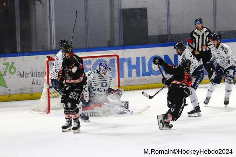 Photo hockey Ligue Magnus - Ligue Magnus : 28me journe : Rouen vs Angers  - Les dragons sinclinent logiquement.