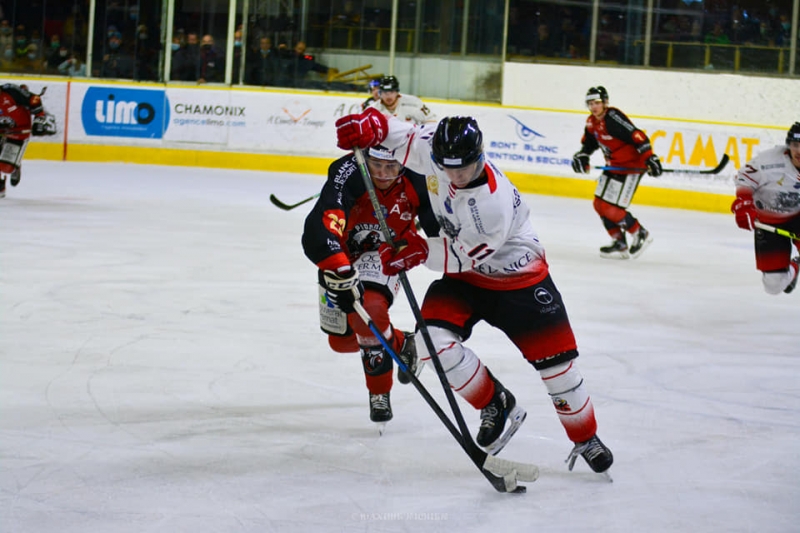 Photo hockey Ligue Magnus - Ligue Magnus : 29me journe : Chamonix  vs Nice - Les matchs se suivent et se ressemblent  Richard Bozon