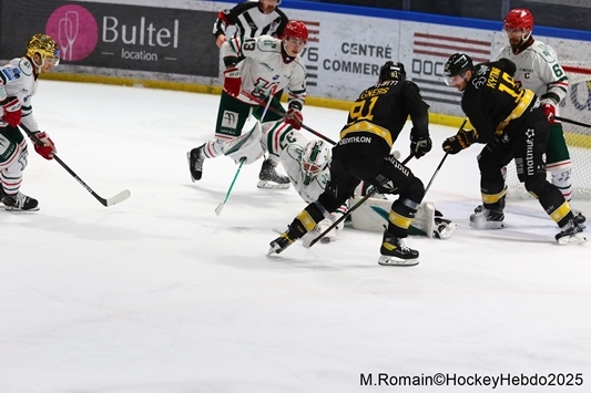 Photo hockey Ligue Magnus - Ligue Magnus : 35me journe : Rouen vs Anglet - Rouen droule face  Anglet.