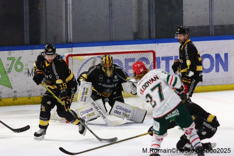 Photo hockey Ligue Magnus - Ligue Magnus : 35me journe : Rouen vs Anglet - Rouen droule face  Anglet.