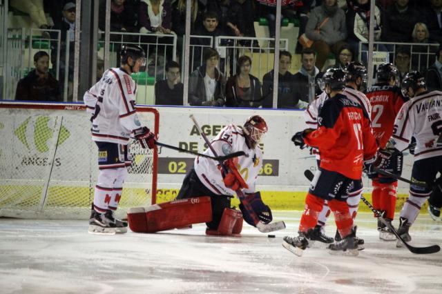 Photo hockey Ligue Magnus - Ligue Magnus : 4me journe : Angers  vs Grenoble  - Lattaque lemporte sur la dfense