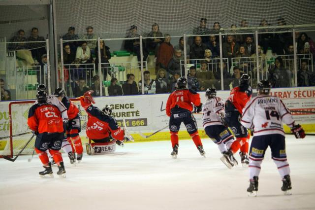 Photo hockey Ligue Magnus - Ligue Magnus : 4me journe : Angers  vs Grenoble  - Lattaque lemporte sur la dfense