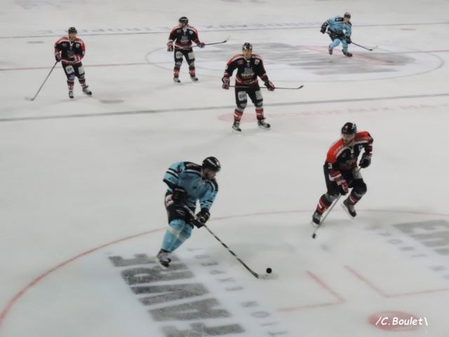 Photo hockey Ligue Magnus - Ligue Magnus : 5me journe : Bordeaux vs Brest  - Le Boxer vole plus haut que l