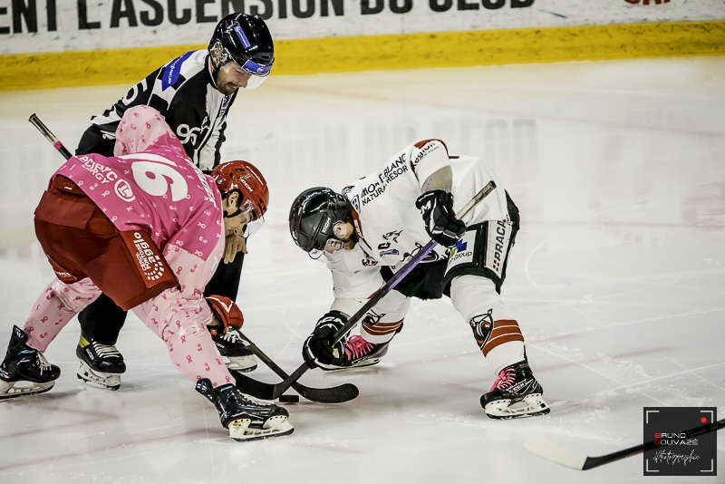 Photo hockey Ligue Magnus - Ligue Magnus : 8me journe : Cergy-Pontoise vs Chamonix  - Cergy coince devant Chamonix