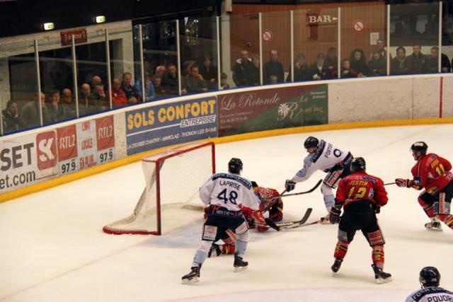 Photo hockey Ligue Magnus - Ligue Magnus : 8me journe : Morzine-Avoriaz vs Angers  - Angers a jou avec le feu