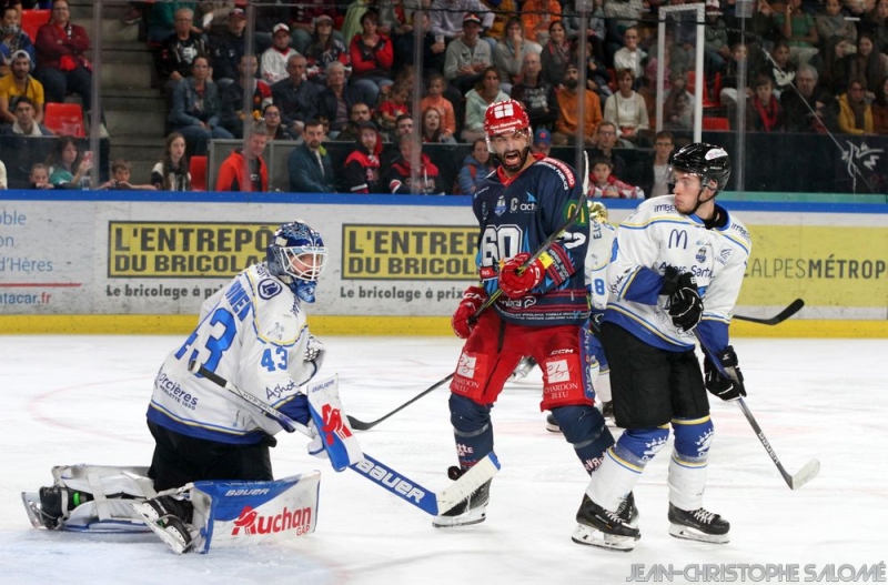 Photo hockey Ligue Magnus - Ligue Magnus : 9me journe : Grenoble  vs Gap  - Grenoble (r)assurre face  Gap.