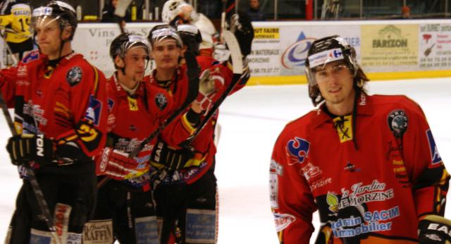 Photo hockey Ligue Magnus - Ligue Magnus : Morzine-Avoriaz (Les Pingouins) - HCMA, bilan 2010-2011. Le spectre est ressorti