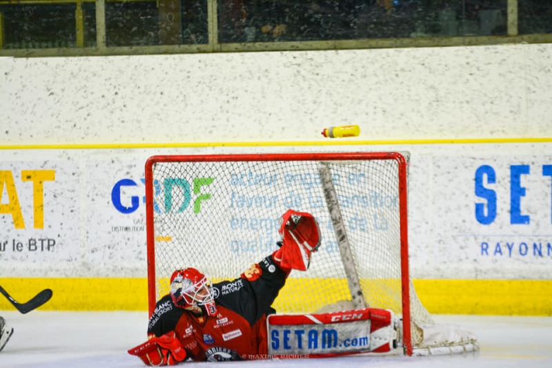 Photo hockey Ligue Magnus - Ligue Magnus - Quart de finale match 3 : Chamonix  vs Angers  - 6 difficile pour les Pionniers