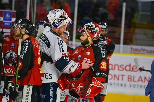 Photo hockey Ligue Magnus - Ligue Magnus - Quart de finale match 4 : Chamonix  vs Angers  - Clap de fin pour les Chamoniards