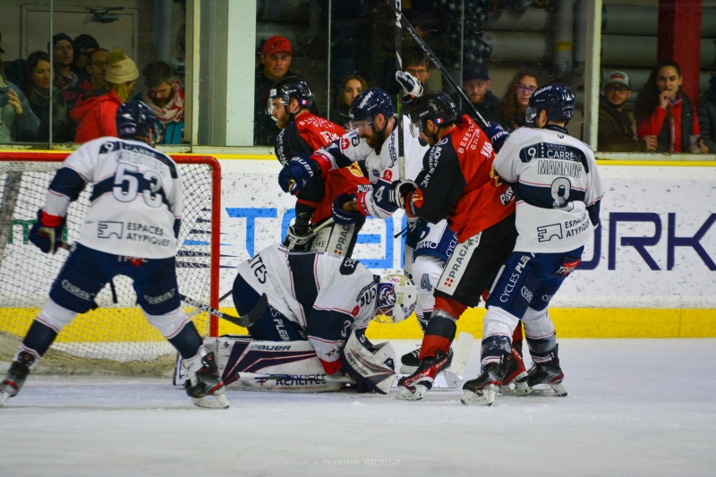 Photo hockey Ligue Magnus - Ligue Magnus - Quart de finale match 4 : Chamonix  vs Angers  - Clap de fin pour les Chamoniards