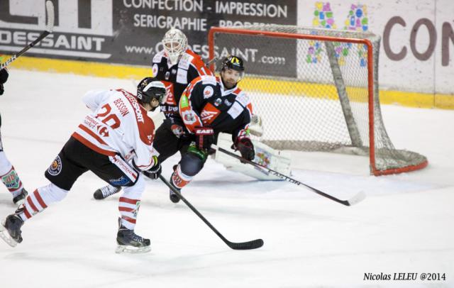 Photo hockey Ligue Magnus - LM playoff, 1er tour, match 1 : Amiens  vs Morzine-Avoriaz - Stuart libre les siens dans un match ferm