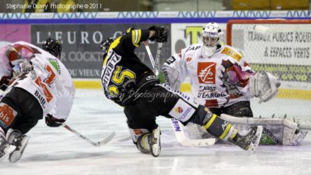 Photo hockey Ligue Magnus - LM playoffs : 1/2 finale, match 1 : Rouen vs Amiens  - Rouen au rendez vous.