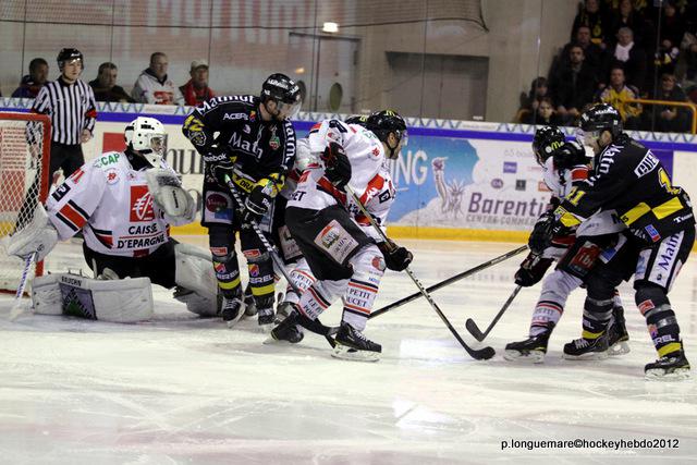 Photo hockey Ligue Magnus - LM Playoffs : 1/4 , match 2 : Rouen vs Amiens  - Les Dragons sur la fin