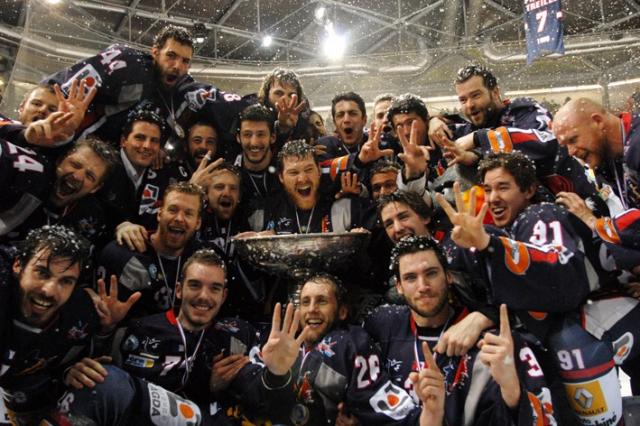 Photo hockey Ligue Magnus - Play-off :  finale, match 4 : Grenoble  vs Brianon  - Dans la lgende