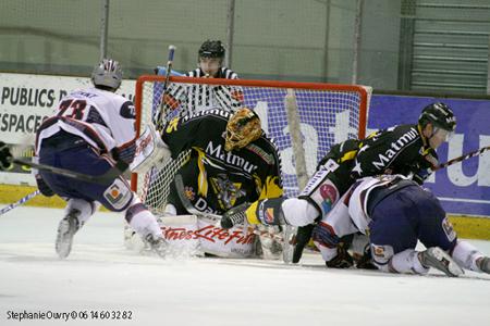 Photo hockey Ligue Magnus - Play-off Ligue Magnus : 1/2 de finale, match 1 : Rouen vs Grenoble  - Une victoire qui laisse des traces...