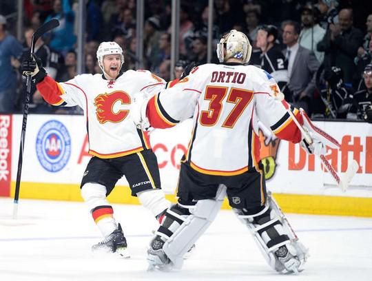 Photo hockey NHL : National Hockey League - AHL - NHL : National Hockey League - AHL - NHL : Calgary ravive la flamme