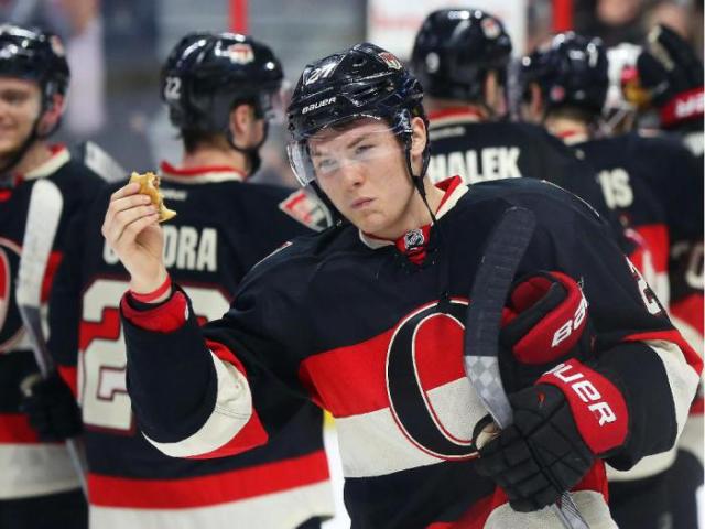 Photo hockey NHL : National Hockey League - AHL - NHL : National Hockey League - AHL - NHL : Des hamburgers sur la glace