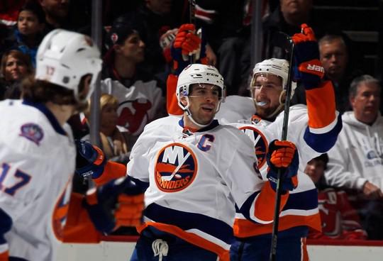 Photo hockey NHL : National Hockey League - AHL - NHL : National Hockey League - AHL - NHL : Tavares montre la voie aux Islanders