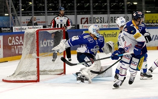 Photo hockey Suisse - Divers -  : Zug II vs Kloten - Kloten mne le bal