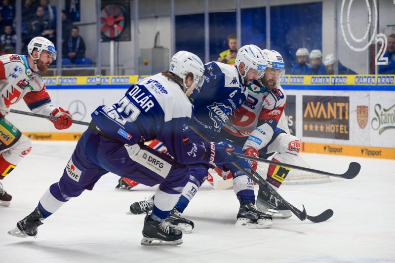 Photo hockey TELH - Tipsport Extraliga Lednho Hokeje - TELH - Tipsport Extraliga Lednho Hokeje - TELH : David bat Goliath