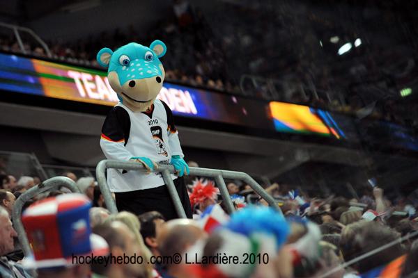 Photo hockey Hockey Mondial 10. Coach de Mascotte - Championnats du monde