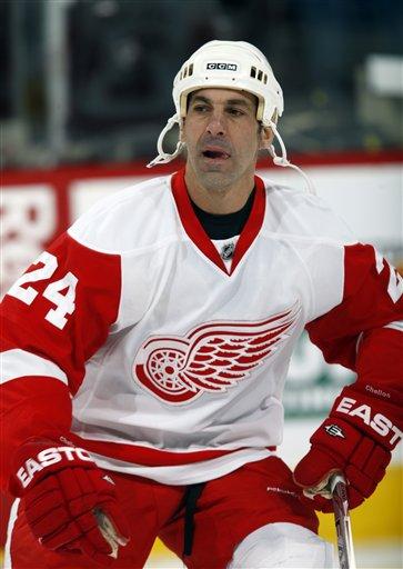 Photo hockey Chris Chelios joue toujours - NHL : National Hockey League - AHL