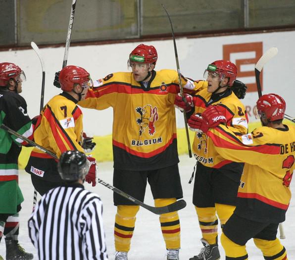 Photo hockey CM D2 (B) : Chine et Belgique devant - Championnats du monde