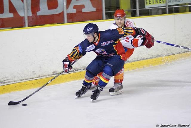 Photo hockey D1 : Coup dur  Nice - Division 1 : Nice (Les Aigles)