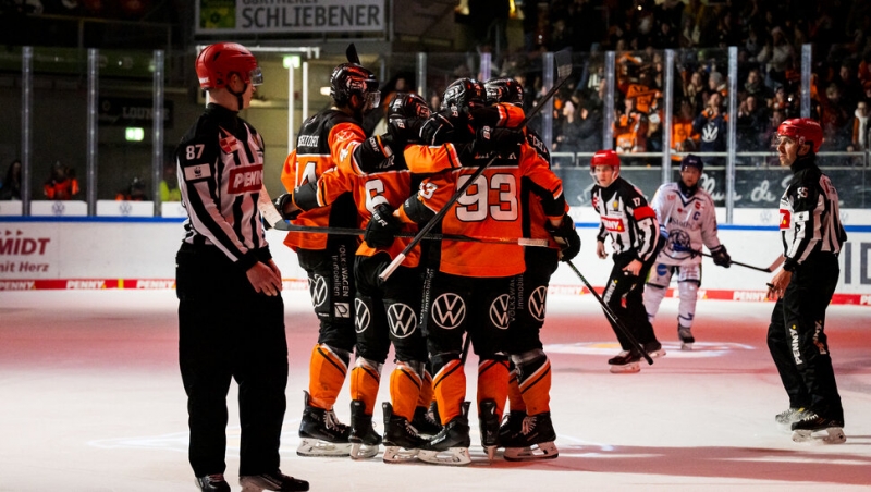 Photo hockey DEL : Grizzlys et Ours blancs n