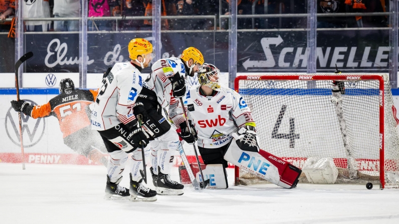 Photo hockey DEL : La course en bas - Hockey en Europe