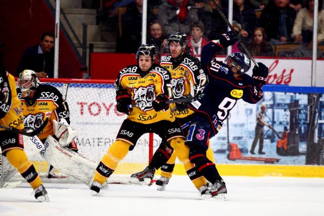 Photo hockey Eliserien : De plus en plus haut - 