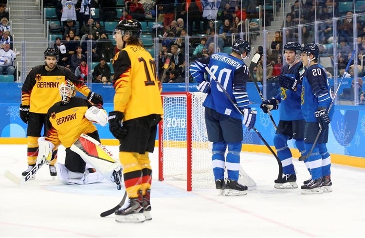 Photo hockey JO : Sudois et Finlandais sans soucis - Jeux olympiques