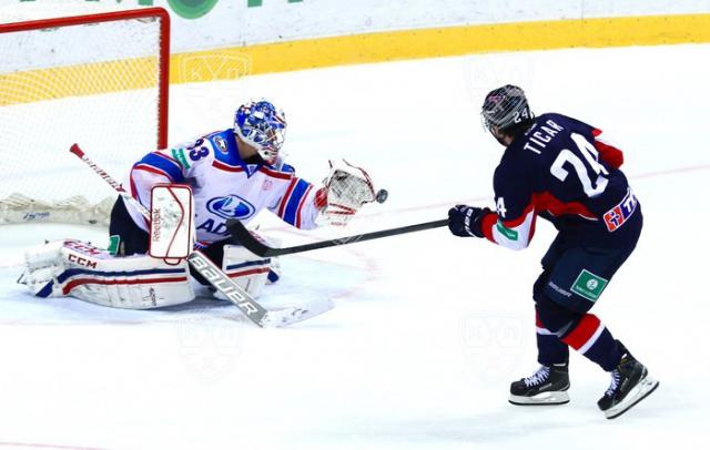 Photo hockey KHL : A la relance - KHL - Kontinental Hockey League