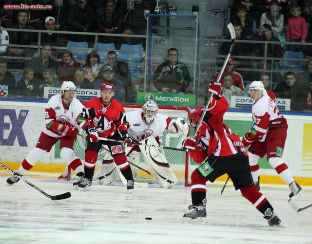 Photo hockey KHL : Ca bataille dur - KHL - Kontinental Hockey League