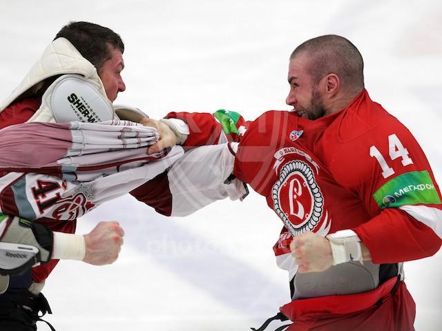 Photo hockey KHL : Des gros bras - KHL - Kontinental Hockey League